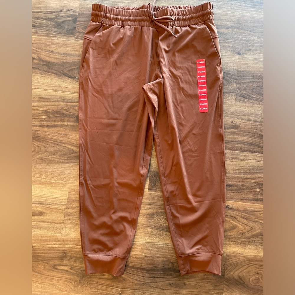 Men’s size XL, brown, Travel jogger with 28” inseam. NWT!!!  Lightweight.
